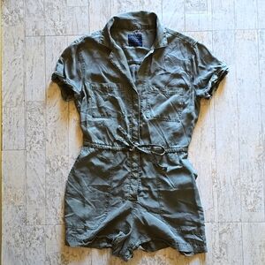 Abercrombie and Fitch green utility romper. Button up. Shorts. Size XS